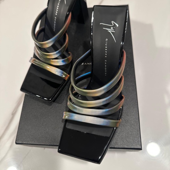 Giuseppe Zanotti Luxury Leather Sandals, Size 36, with Iridescent Straps - Picture 5 of 6